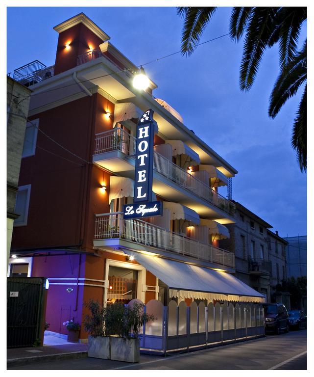 Hotel Lo Squalo กรอตตัมมาเร ภายนอก รูปภาพ