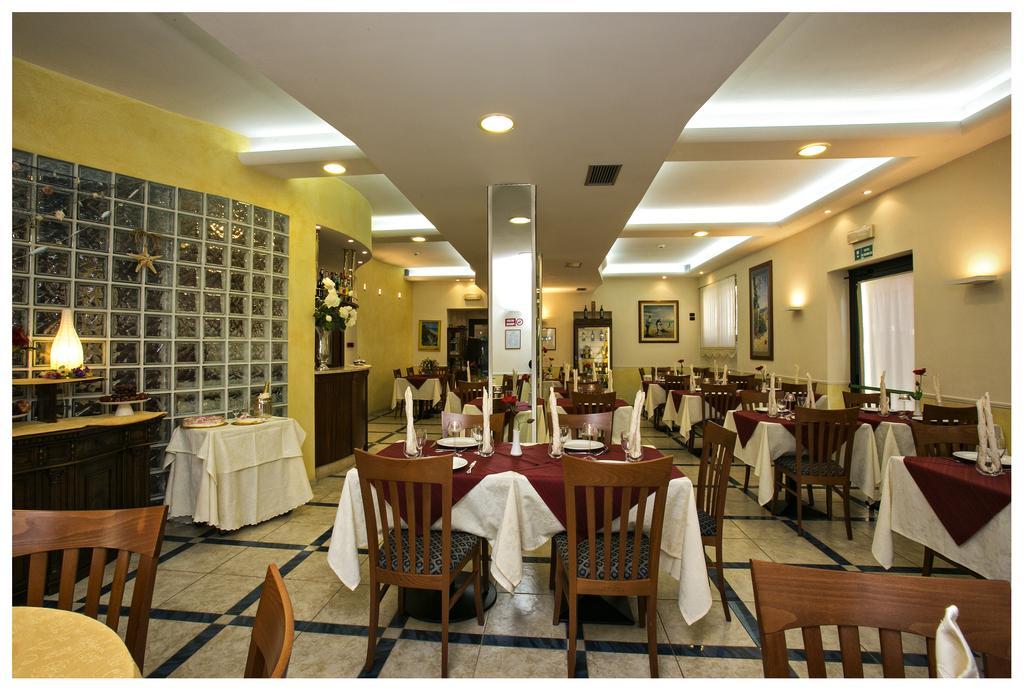 Hotel Lo Squalo กรอตตัมมาเร ภายนอก รูปภาพ