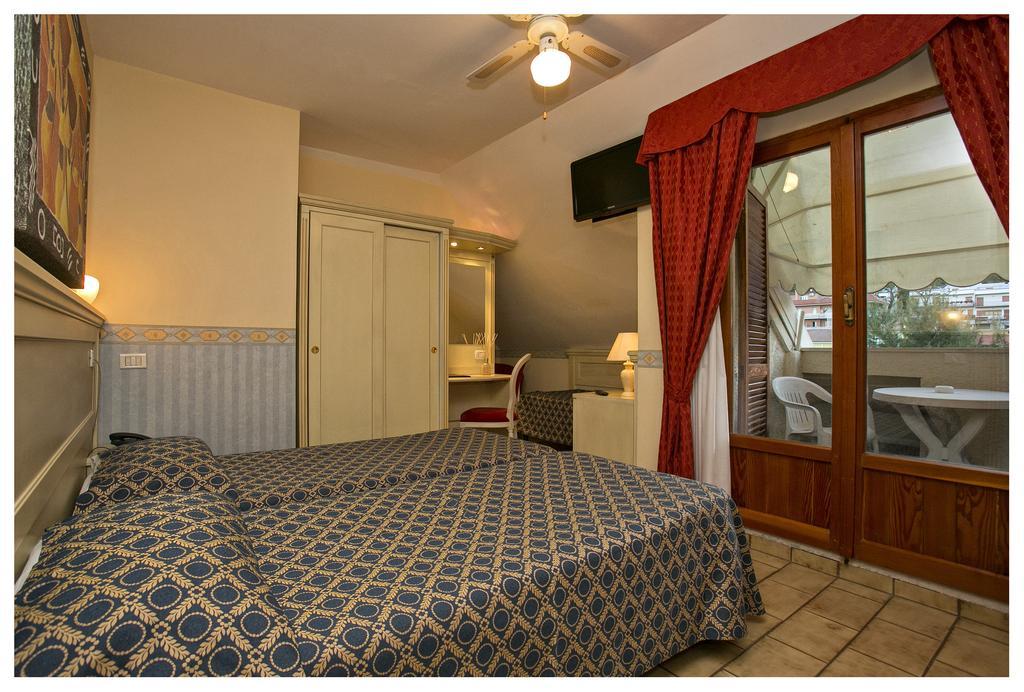 Hotel Lo Squalo กรอตตัมมาเร ห้อง รูปภาพ