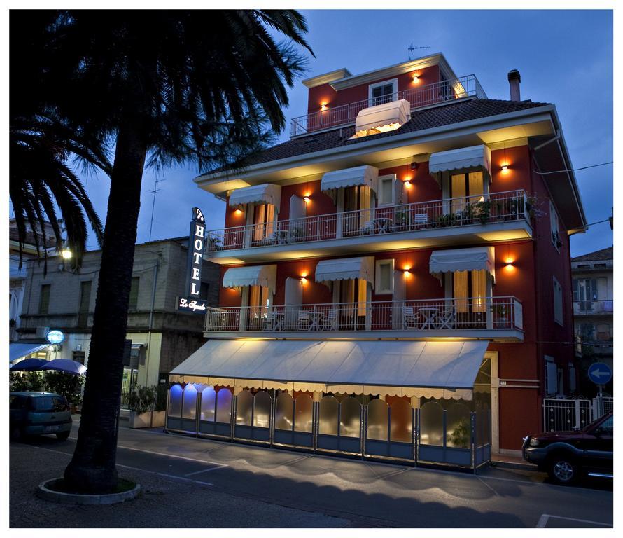 Hotel Lo Squalo กรอตตัมมาเร ภายนอก รูปภาพ